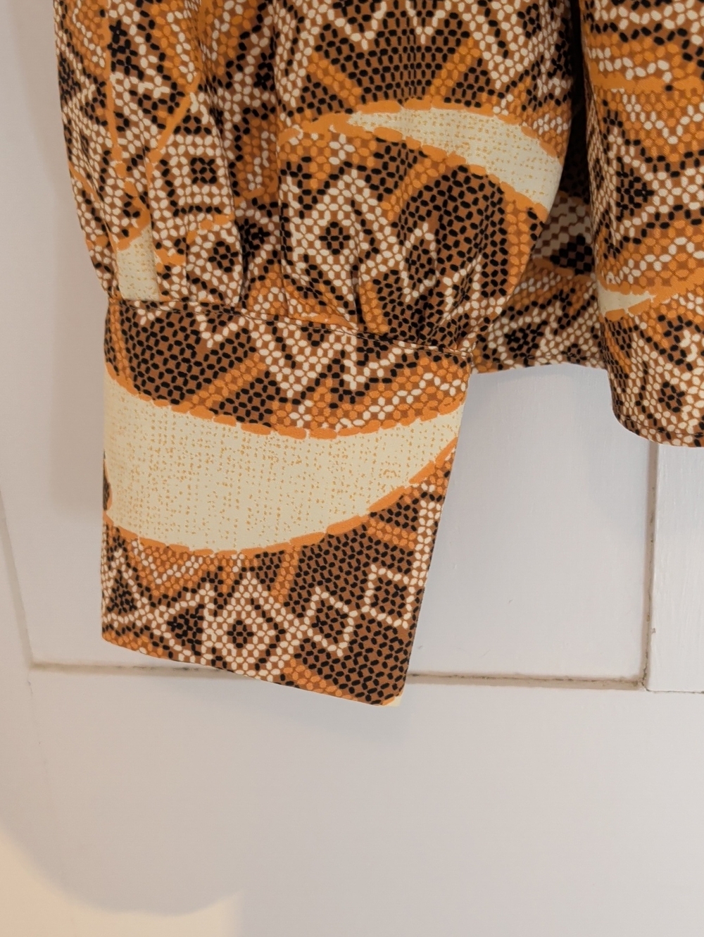 Rachel Zoe Blouse Brown Cream Tan Aztec Swirl-Print Long Gathered Sleeve L Top - Picture 5 of 15